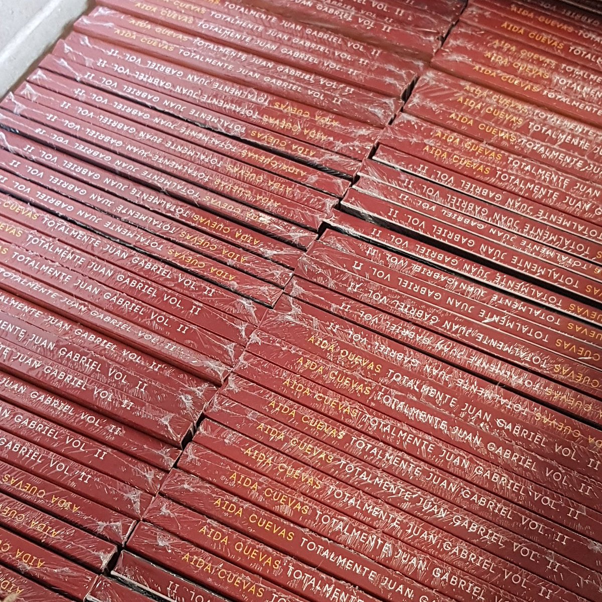 GigoCuevas's tweet image. Hoy es día de resurtir a @solosanborns por segunda ocasión el nuevo disco de la Reina @AidaCuevas y en menos de 15 días... #TotalmenteJuanGabriel #ProudManager #SiNoLoHagoYoQuien? ❤