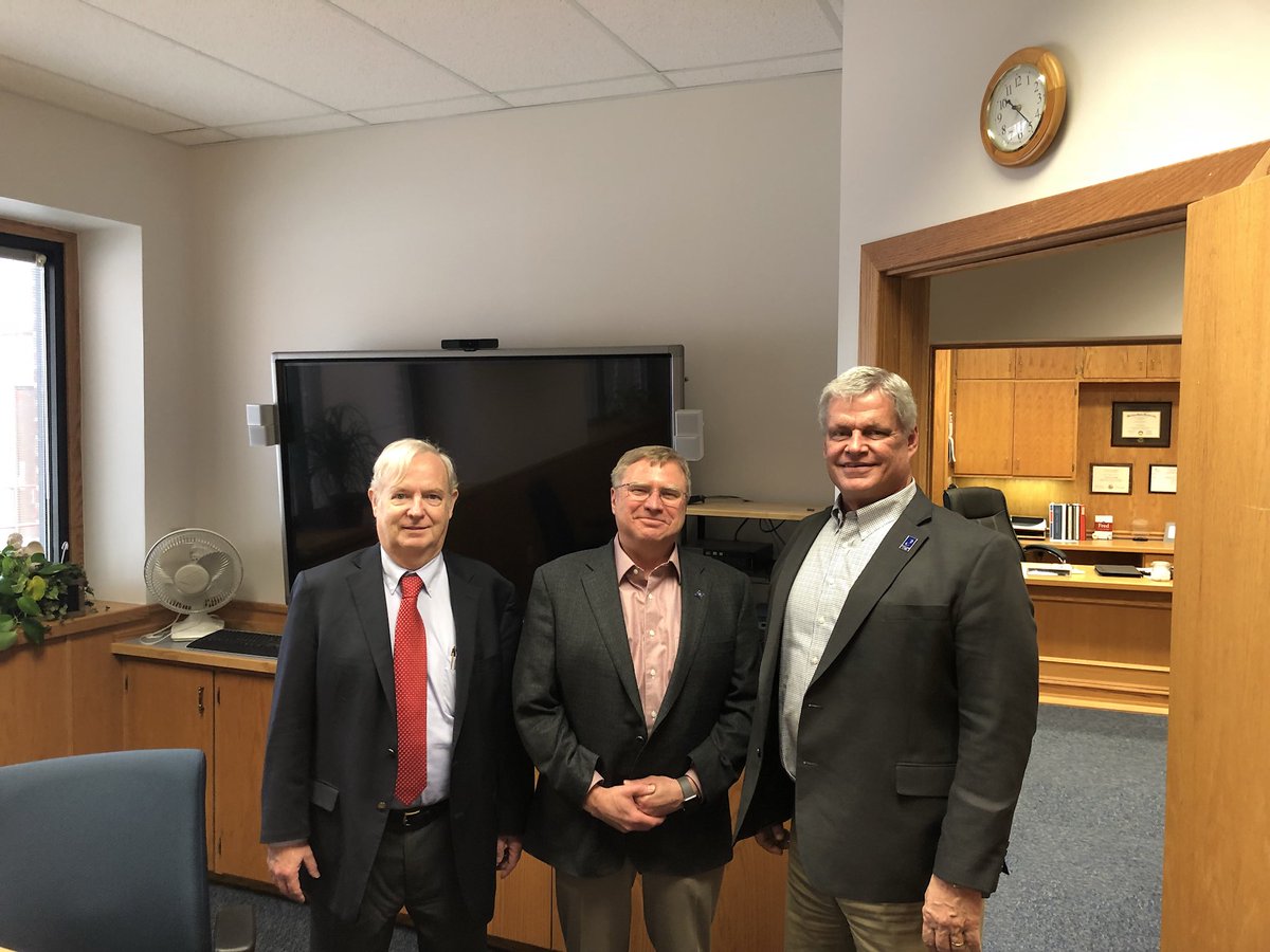 Great conversation this morning with the Superintendent of 443. Our next Governor needs to have the leadership skills &amp; political courage to get the key decision makers to the table and have the tough conversations. Kansans deserve a solution. #BuildABetterKansas #ksleg