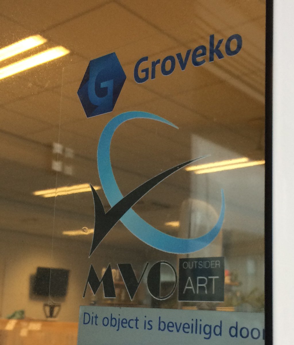 Alle vier de kantoren van groveko.nl hebben zo'n mooie sticker op de deur. Maar nog veel belangrijker: binnen in al die kantoren hangt buitengewone kunst aan de muur. Dat is #MVO met #outsiderart. Support ook outsider kunstenaars en kijk op theofficegallery.nl