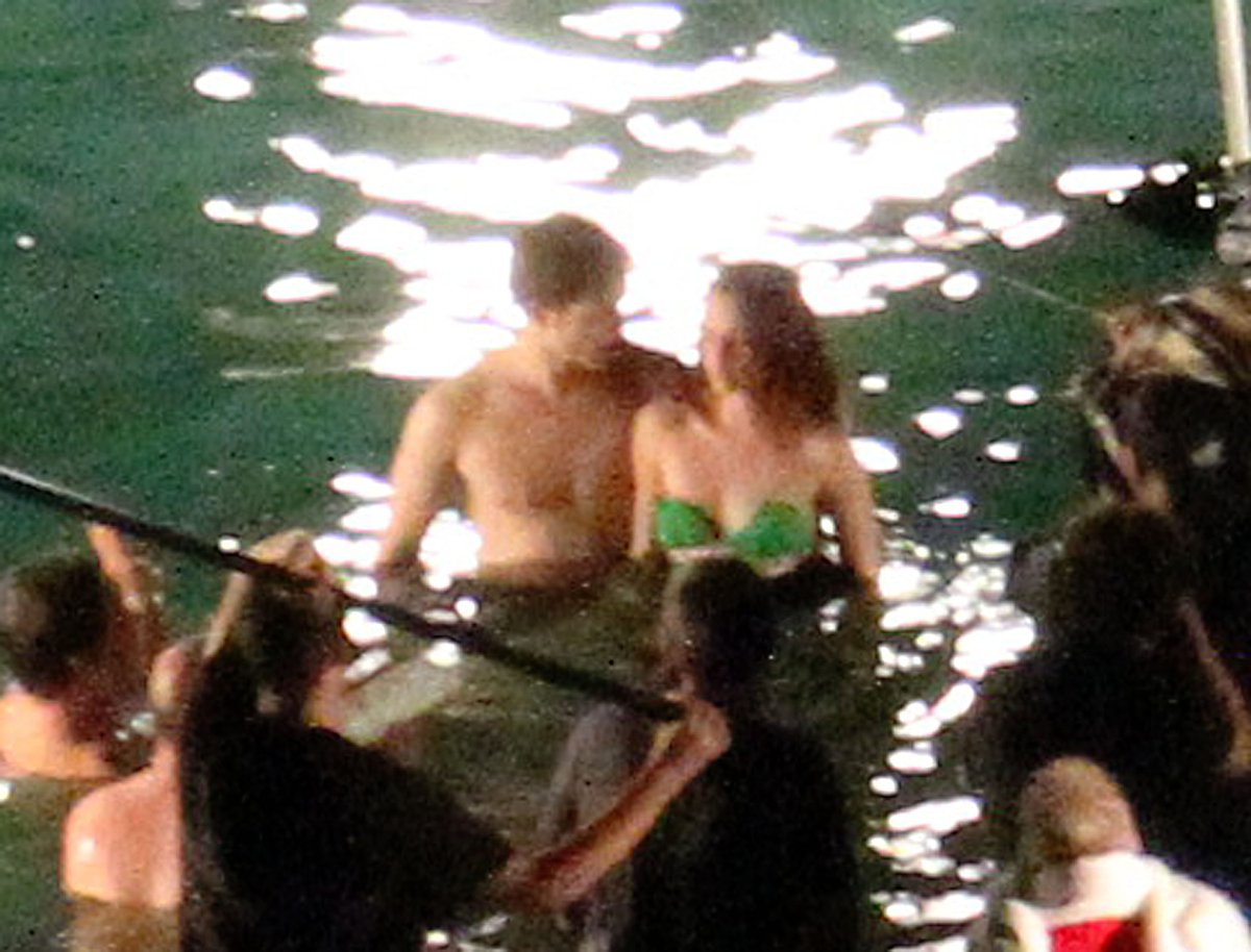 Фильм сумерки 1. Титаник фильм 2021. Игра престолов за кадром. Джеймс кэмерон на съемках титаника. Джеймс кэмерон титаник.