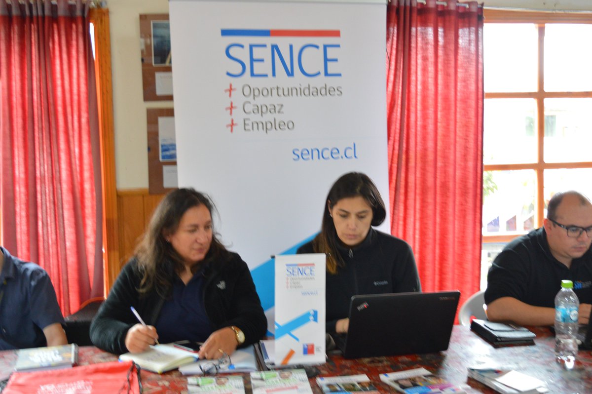 gprovaysen's tweet photo. GOBERNACIÓN AYSEN INFORMA QUE HOY MIÉRCOLES 28 DE FEBRERO ESTAREMOS EN PROGRAMA GOBIERNO PRESENTE EN DEPENDENCIAS DE LA DELEGACIÓN MUNICIPAL, PUYUHUAPI. JUNTO A SENCE, SII, SERNAPESCA, CONAF Y SERVIU.

DIALOGO CIUDADANO A LAS 19:HRS, LOS ESPERAMOS. https://t.co/s5WHh5Jk05