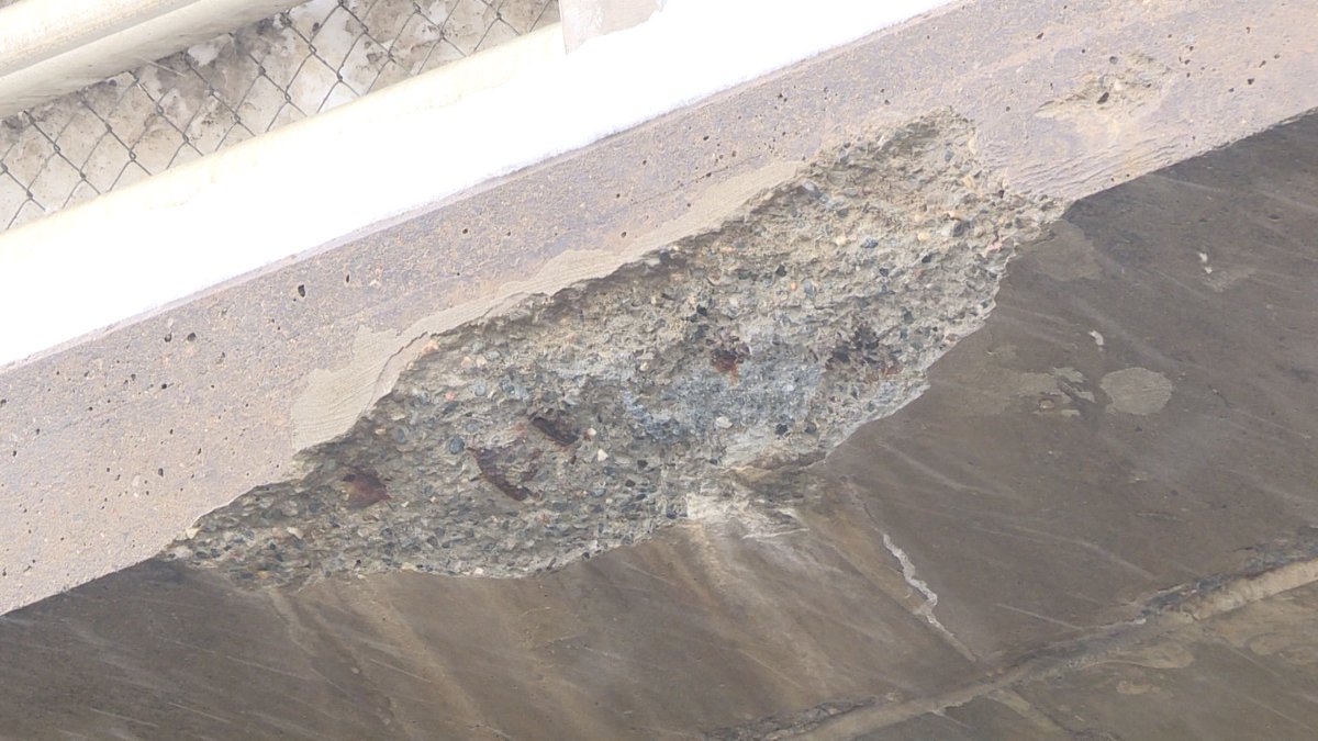 BREAKING: Large piece of concrete falls from downtown Corner Brook bridge. <a href="/RNC_PoliceNL/">Royal Newfoundland Constabulary</a> and <a href="/TW_GovNL/">TW_GovNL</a> officials on scene. No injuries. Traffic being diverted due to safety concerns. Full story tonight on the NTV Evening News Hour at 6 p.m. #nltraffic