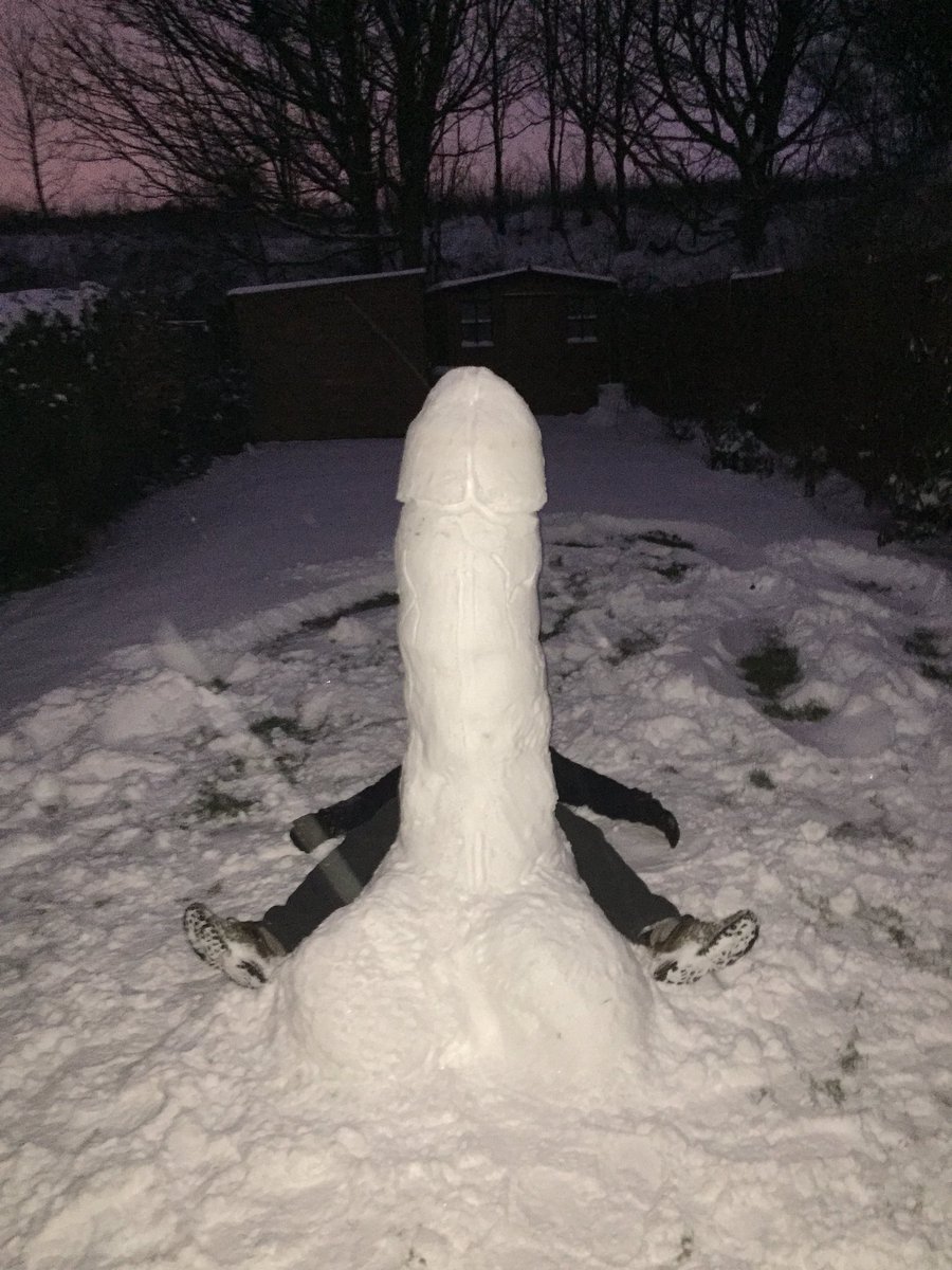 OliverSpencer's tweet photo. @ladbible what do you think to our snow sculpture? 🍆⛄️#detail https://t.co/TuyJIZdhUm