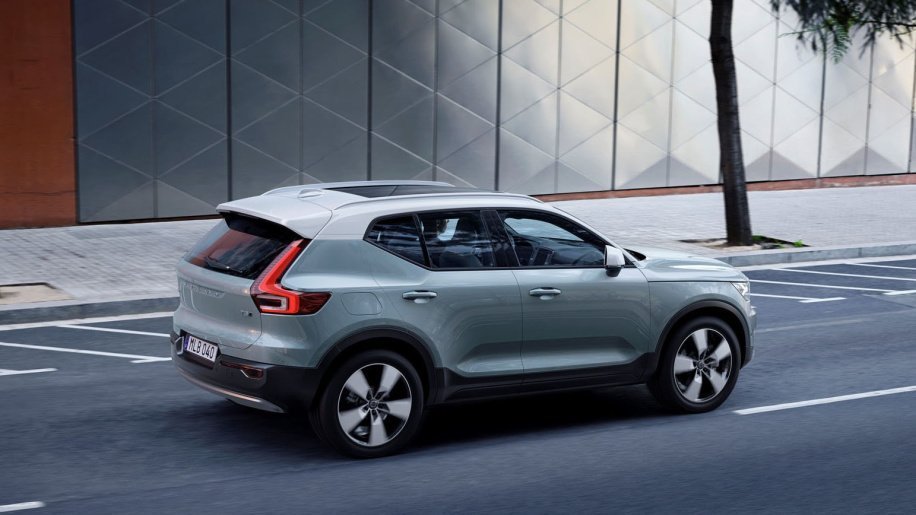 volvofresno's tweet photo. #WednesdayWisdom The intersection of style and substance. #Volvo https://t.co/HOydD25rhB https://t.co/D0j8MnX1dH