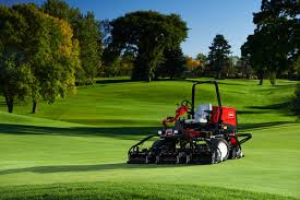 We are Hiring for our 2018 Greens Crew! We are looking for individuals to join our Golf Course Maintenance Team! The main priority of this position is to help keep the golf course in top shape for golfing throughout the season! Full job details here - bit.ly/2GQvoLe