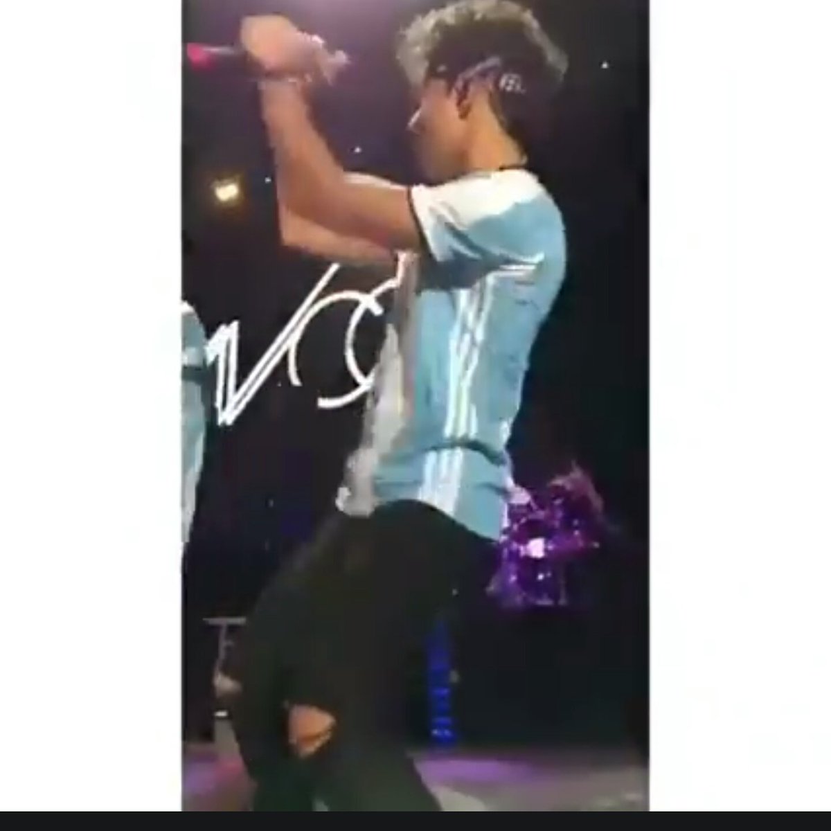 TypicalGirls_4's tweet photo. De parte de @TypicalGirls_4 TE QUEREMOS DESEAR UN MUY FELIZ CUMPLEAÑOS
@itsjoelpimentel 
¡Hoy cumples 19 años bien cumplidos con logros propuestos y más metas para alcanzar!
Aunque no lo veas se que sabrás que tus fans te quieren de todo corazón!
¡Felicidades!

#HBDJoel https://t.co/QTNrMN8DsW