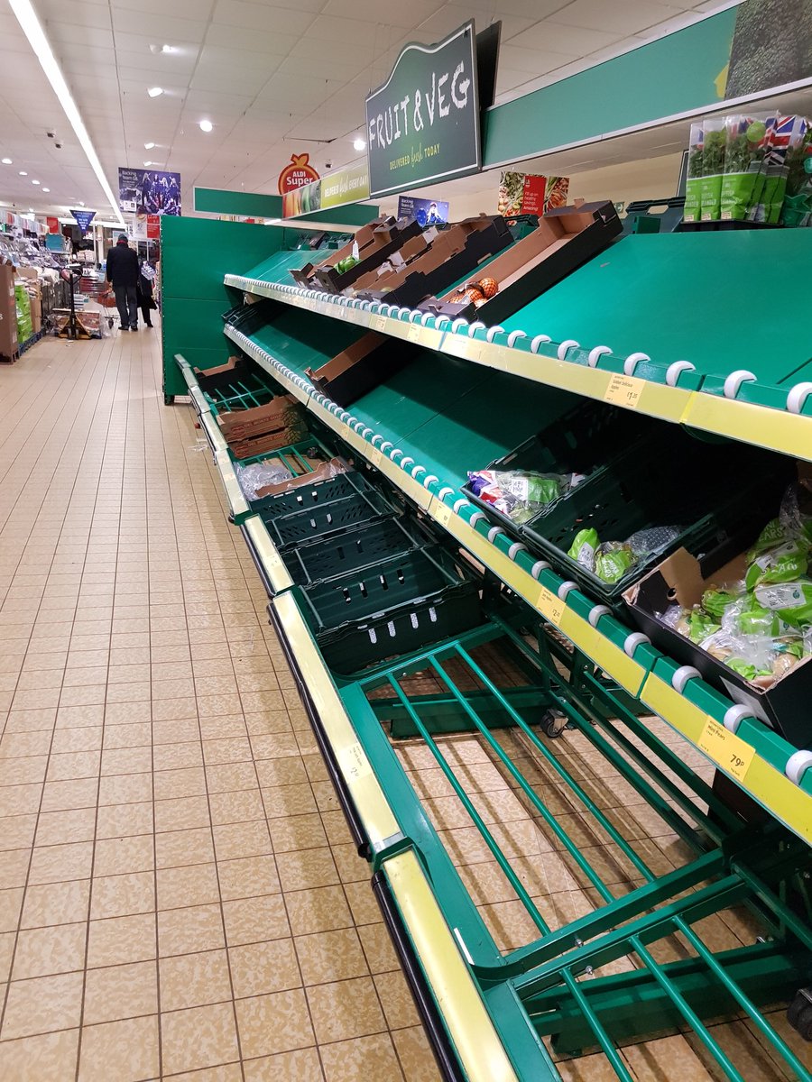 Maggy_PR's tweet photo. Seriously Britain!!??! You can actually walk on the white stuff. You will not get snowed in with a mere 40cm of snow in the places you can find it. What a waste of food. https://t.co/ePqjMJ4R4b