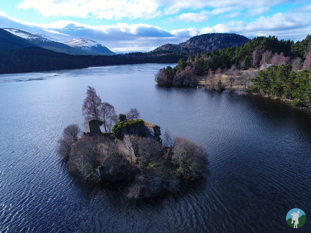 travelwithakilt's tweet photo. Brilliant winter walk before the blizzard kicked in this week around partially frozen Loch an Eilein at Rothiemurchas. Thanks to @ellisoconnor1 for the tip - was even better from above! #Scotland #Scotspirit https://t.co/JZr4RGSsQz