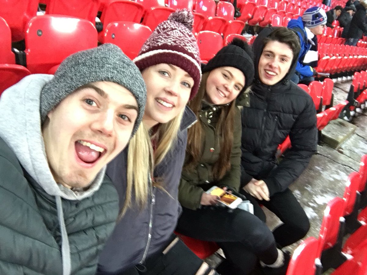 Livytaylor9999's tweet photo. #COYS snowy day https://t.co/SIc6vIP1DM