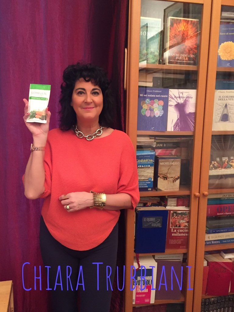 chiatru's tweet photo. Oggi mi devo preoccupare della circonferenza vita. Che faccio? 🤔 Una cosa molto semplice per cena mi preparo una buona zuppa🍲😉👍🏻 #GetFitProgram #informa #volersibene #JPositivityTeam #zuppe #verdure https://t.co/bjLjcr64gP