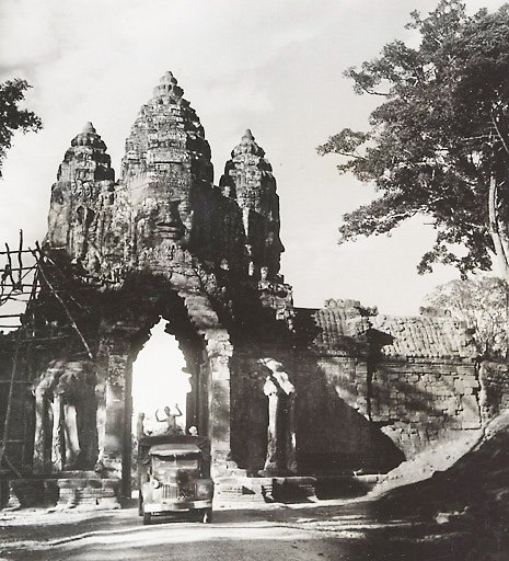 Angkor Thom Entrance Gate