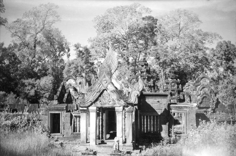 historic picture of Banteay Srei temple