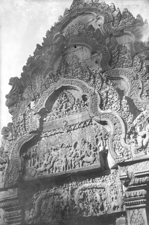 historic picture of Banteay Srei temple
