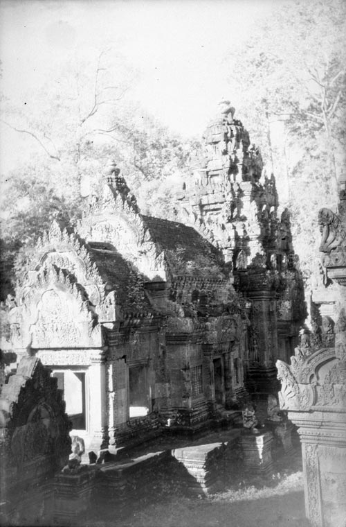 historic picture of Banteay Srei temple