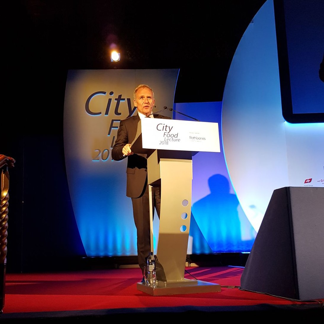 “We all have to bring our expertise together and work in a very different way. To feed all our nation, in a sustainable, affordable, healthy way.” Tesco CEO Dave Lewis addresses the <a href="/CityFoodLecture/">City Food and Drink Lecture</a> Learn more: tescoplc.com/news/news-rele…
#cityfoodlecture