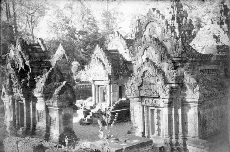 historic picture of Banteay Srei temple