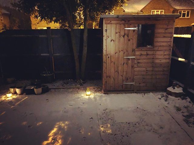 stu73's tweet photo. Tea lights in the snow. #beastfromtheeast #uksnow #aboutthamesditton https://t.co/z3iUxP7s3V https://t.co/xhAtZzL39I