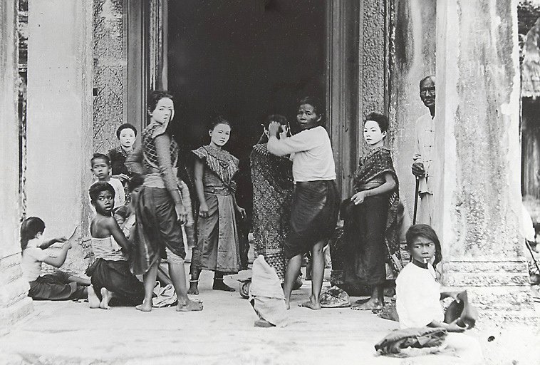 Historic picture of Apsara dancer