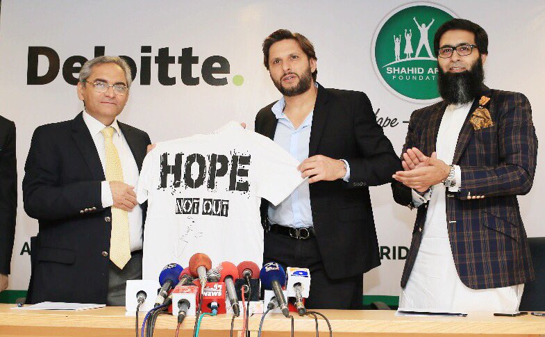 RizwanaKhan555's tweet photo. "Cause of billions smiles"
May ALLAH gives you success in every field of life
Ameen
#NoOneCanReplaceYou👍❤
#HappyBirthdayBoomBoom
#HBDShahidAfridi
@SAfridiOfficial
#ProudFanGirl👸 https://t.co/WTZopxJ4o5