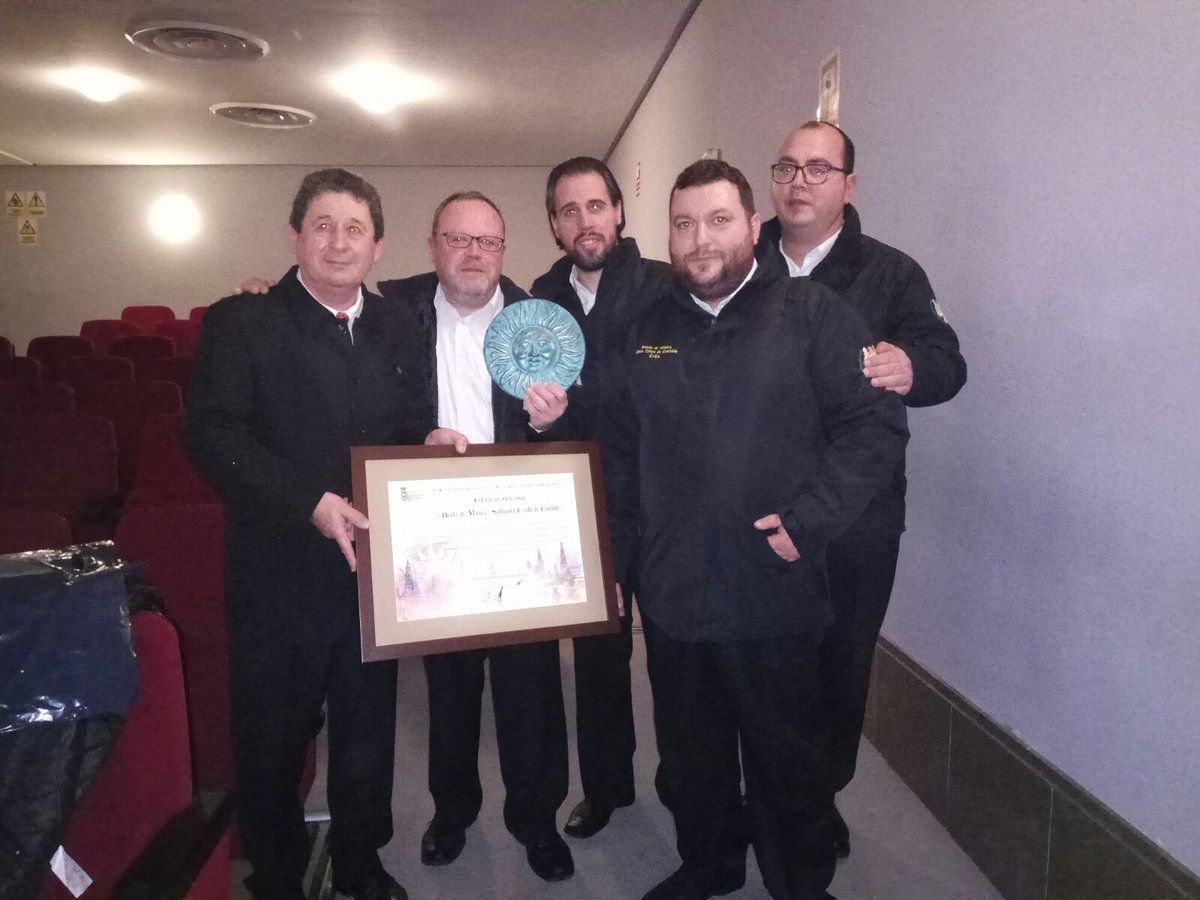 Hoy hemos recibido el premio a entidad ecijana del año , solo dar las gracias a todos los que han echo posible este premio y al gran pueblo de ecija , feliz día de andalucia a todos