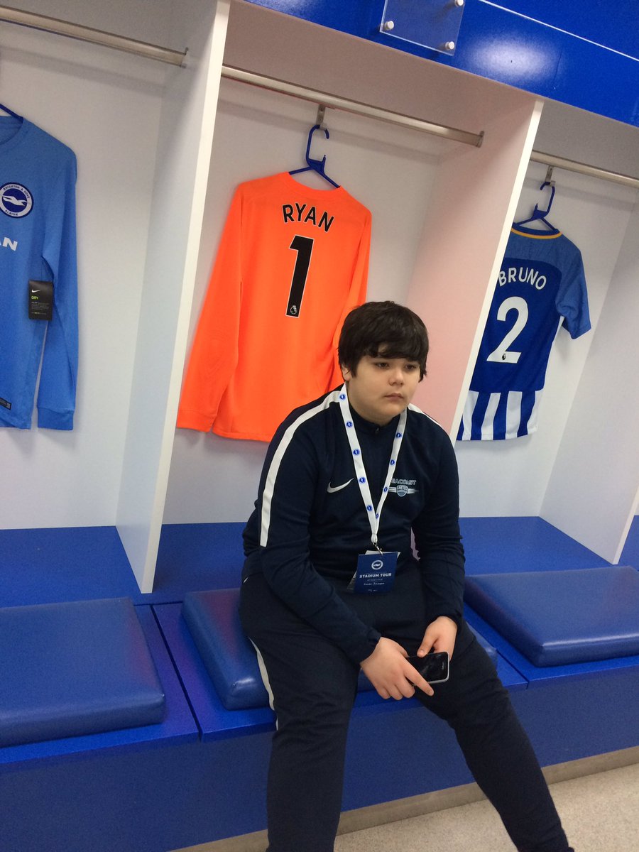 SportsToursEuro's tweet image. @SeacoastUnited in the @OfficialBHAFC first team dressing room! #inspirationtime