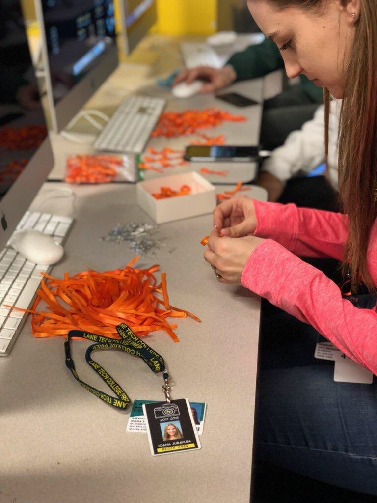 LaneTech1440's tweet photo. Thank you to Lane Tech’s Media Crew for organizing today’s Black Out and orange ribbon distribution in support of gun violence awareness. #WhenWillItStop #LTMediaCrew https://t.co/kYGoGdyxCW