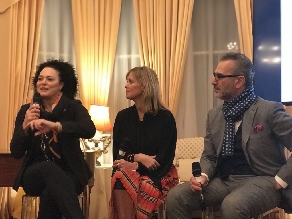 dante_brandi's tweet photo. #IppolitaRostagno co-founder @artemest in conversation with #EmmaO’Kelly @wallpapermag and artisan #FrancescoDellaFemina @ItalyinUK - Customisation is a new trend. A piece of decor only you can have - #VivereALLItaliana #ItalianDesignDay https://t.co/cQslxr2m3t