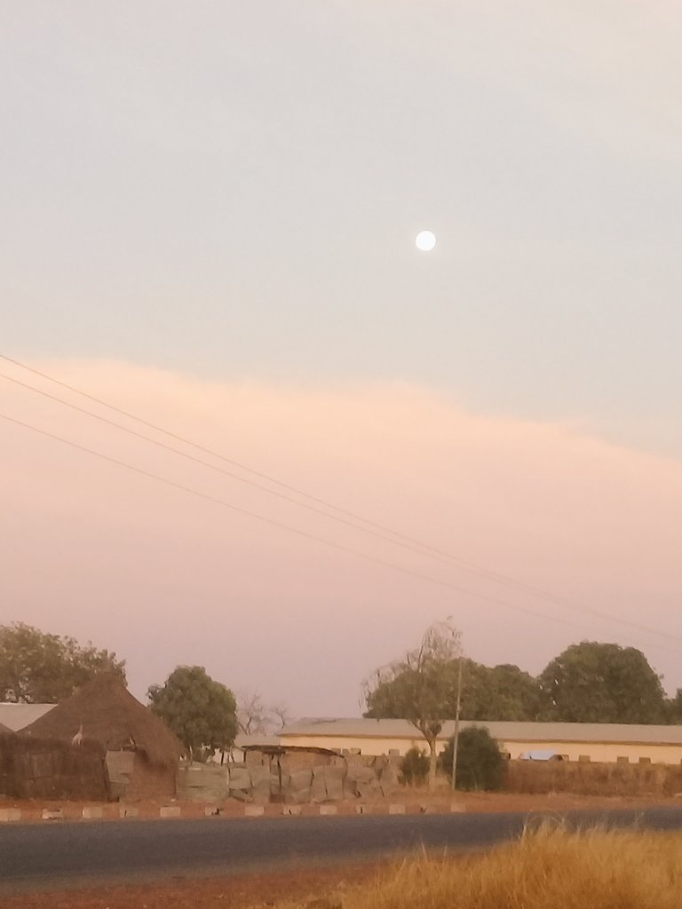 San_Camar's tweet photo. Visiting the village, #Boraba (304KM from Banjul): when you go to the roots after 4yrs.
Last I was here, got arrested in connection with my reporting soon after I returned to #Banjul.
#ProudVillageBoy
#Sunset and #Moonlight
#NewGambia https://t.co/9qvoAm3kmR