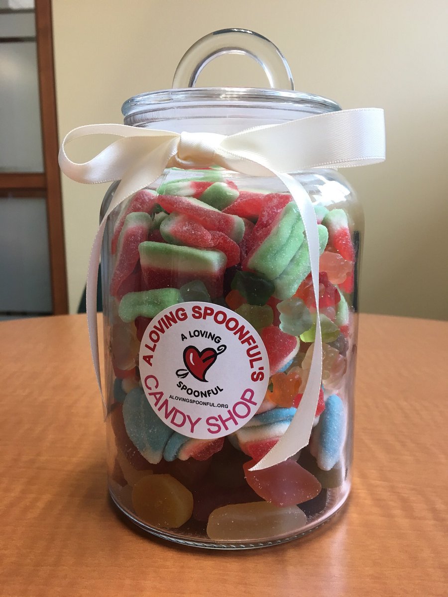The Candy Fairy came to our branch today! 😍 Thank you so much <a href="/alovingspoonful/">A Loving Spoonful</a> ❤️🥄 for this sweet treat! 🤗😍 @MauroManzi_TD @SilviaL_TD <a href="/JuliaKelly_TD/">Julia</a>