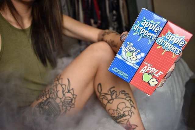 An Apple a day..🍏🍬❄
#AppleDrippers
📸 | @_caralovely

#flavorsdirect #vape #candyapple #handcheck #frozencandyapple #vapemail ift.tt/2FFzMxo