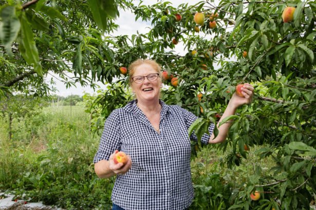TXFarm2Table's tweet image. Meet a few of the women working the land, raising animals &amp;amp; growing delicious food in the Lone Star State through photographer Nora Chovanec's beautiful portraits for the Texas Farmers’ Market’s Women in Agriculture project.

texasfarmersmarket.org/texas-farmers-… #txfresh #txfood #txfarm