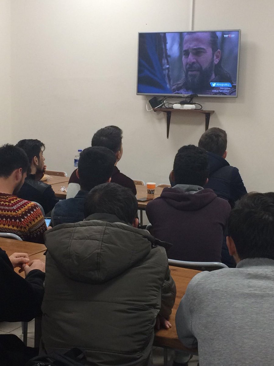 ibrahimeren's tweet photo. Ülkemizin dört bir yanındaki @GSB_KYK yurtlarından birbirinden güzel #ErtuğrulBey fotoğrafları geliyor.

Her Çarşamba akşamı büyük bir heyecanla bir araya gelip @trt1'de @DirilisDizisi izleyen tüm öğrenci kardeşlerime, bizleri yurtlarında misafir ettikleri için teşekkür ediyorum. https://t.co/GB4XlbupXp