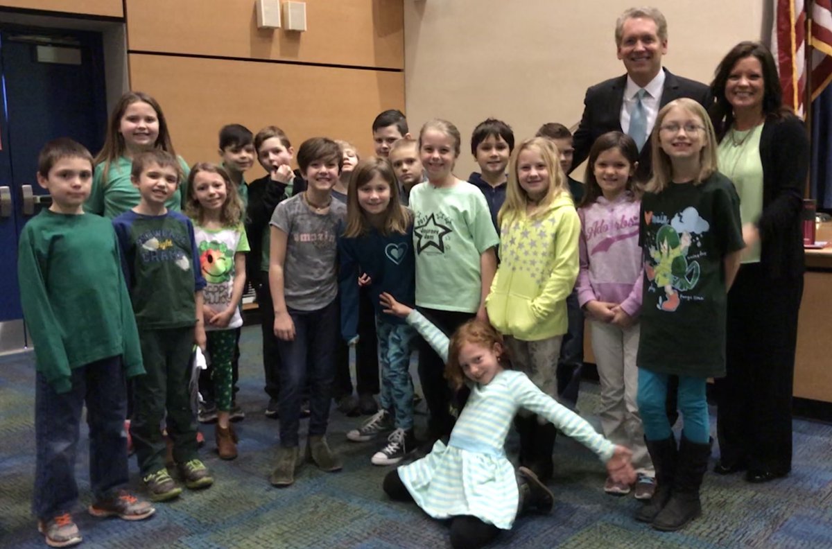 CShbutler's tweet photo. Thank you @mikeclarkWTAE !!!   You are such an inspiration for our students with your enthusiasm for Reading!!!!  ❤️💕❤️ https://t.co/8VNBYgPAq9