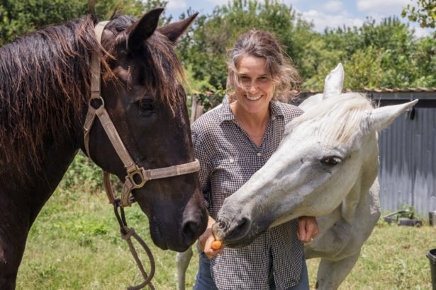 TXFarm2Table's tweet image. Meet a few of the women working the land, raising animals &amp;amp; growing delicious food in the Lone Star State through photographer Nora Chovanec's beautiful portraits for the Texas Farmers’ Market’s Women in Agriculture project.

texasfarmersmarket.org/texas-farmers-… #txfresh #txfood #txfarm