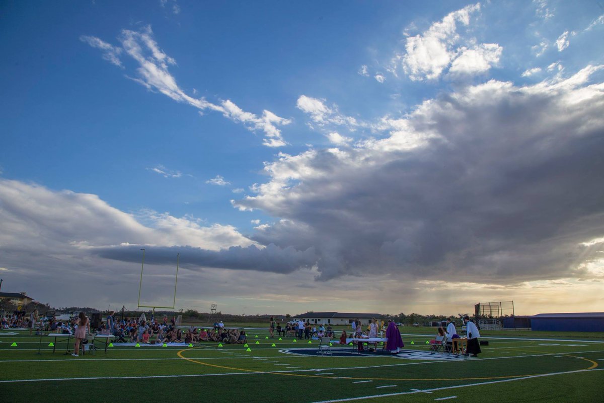 avemariauniv's tweet photo. Thank you to the FOCUS missionaries for organizing a Mass on the Grass for our students and staff! The Sunday Mass took place on our brand-new turf field, and it was an inspirational experience for everyone who attended! #AveJoy https://t.co/sPLuCmWwEl