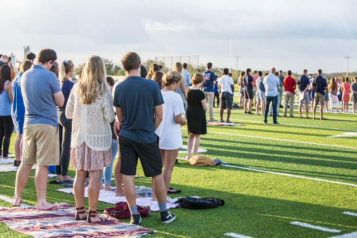 avemariauniv's tweet photo. Thank you to the FOCUS missionaries for organizing a Mass on the Grass for our students and staff! The Sunday Mass took place on our brand-new turf field, and it was an inspirational experience for everyone who attended! #AveJoy https://t.co/sPLuCmWwEl