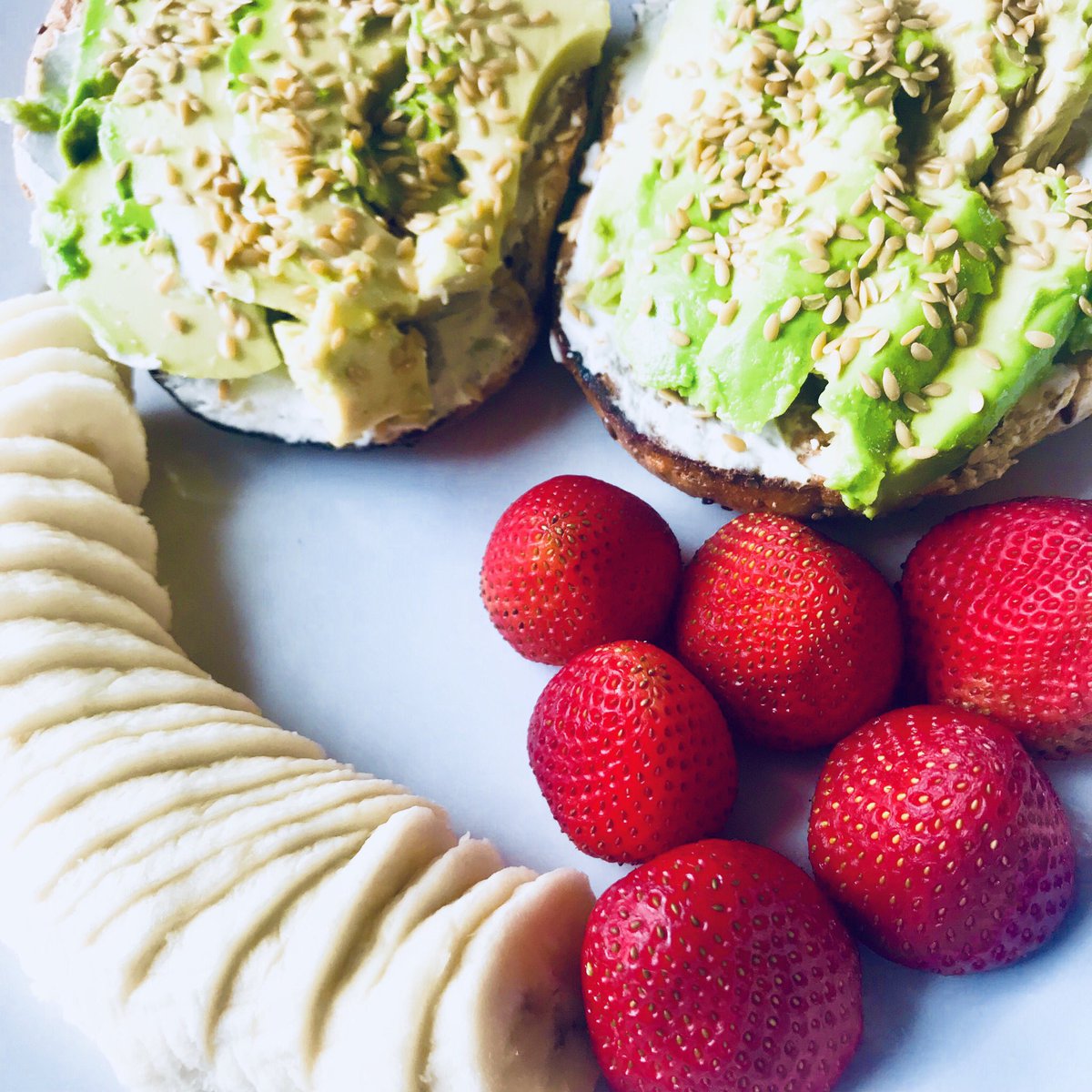 my_body_for_me's tweet photo. @KillerBread and @tofuttibrand have done it again! Thank you for helping to make my breakfast amazing! 😊
#MyBodyForMe #Breakfast #BreakfastFood #Healthy #HealthyFood #HealthyBreakfast #HealthyLife #Vegan #VeganFood #VeganLife #EverythingBagel #CreamCheese #Tofutti #Avocado #Yum https://t.co/DGzfWu6P62