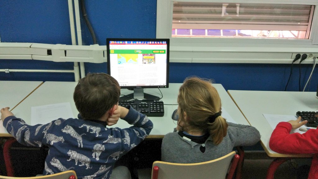 GomezAconPaloma's tweet photo. #surfingthenet looking for information on India with @carson_creehan! Totally engaged to our latest project! #socialscience #india #schoolproject #ITLearning #crosscurricular https://t.co/zNvrAi5YKP