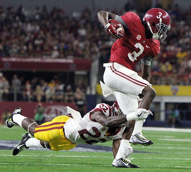 RoadTripSports's tweet photo. #CollegeFootballAmerica continues #NFLScoutingCombine Wednesday with #Alabama WR Calvin Ridley #RollTide #Bama #RamaJama #SECFootball #NCAAFB #FBS #NFLDraft #NFLDraft2018 #NFLScoutingCombine2018 #ScoutingCombine2018 #RoadTripSports @CalvinRidley1 https://t.co/OCXI4JmbhB