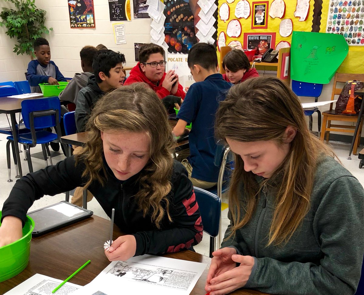 kellyfeimster's tweet photo. Such a great #rssmaker event with @RSSinformation  6th graders today! #rssmedia https://t.co/JGPb2r3w5R