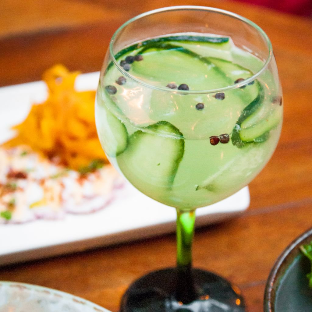 ilatinarest's tweet photo. Acompaña tu platillo con un Hendrick's Perfect Serve, preparado con Ginebra, pepino y enebro. 🍸
#laperla #Ilatinarest #cocinaconjiribilla https://t.co/8KFWMFsWmr