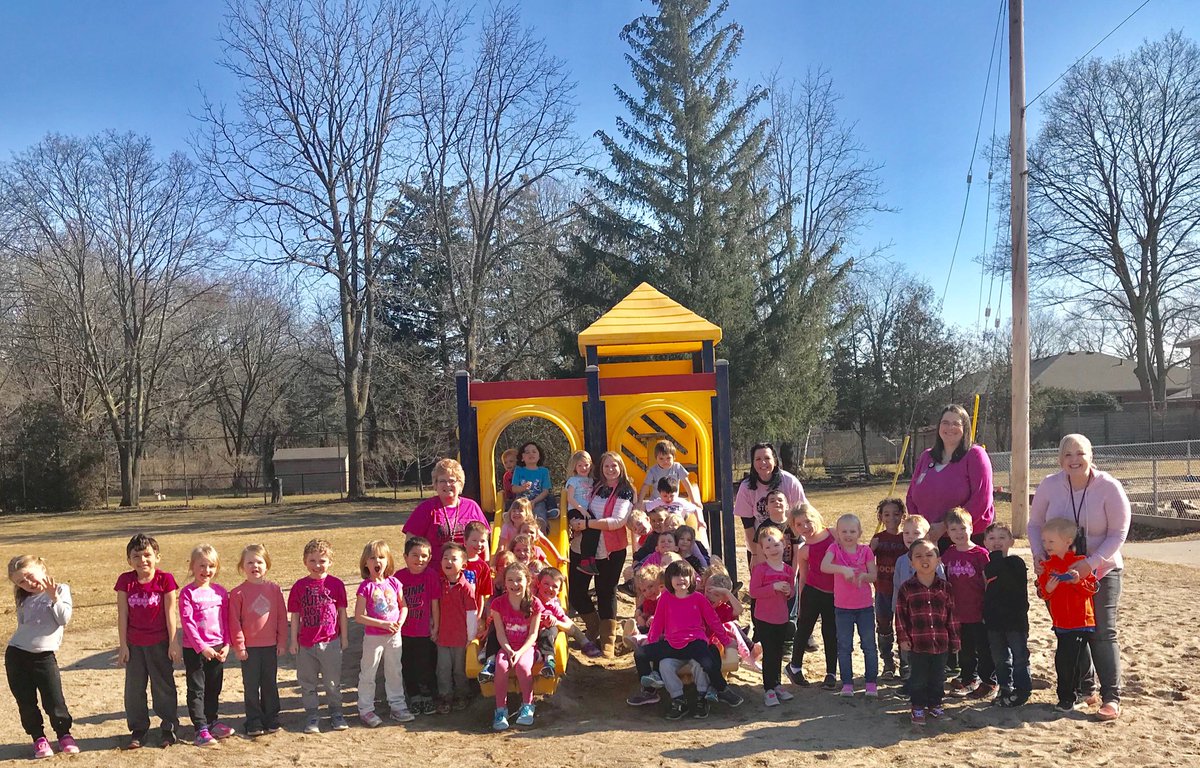DSkoretz's tweet photo. @Lan_lions #PinkShirtDay2018 @GEDSB Enjoying the beautiful weather! https://t.co/Kb2fd8cCRt