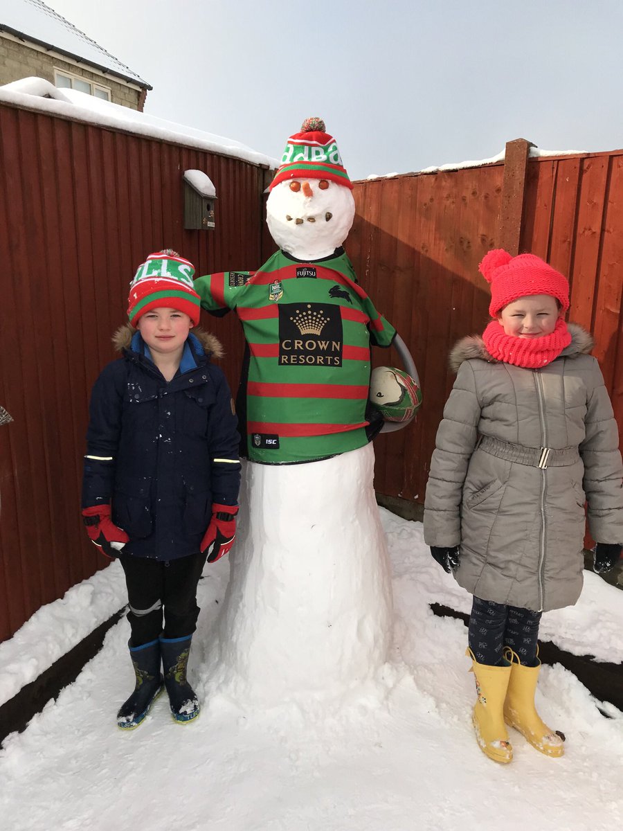 Had a great snow day with the family building our <a href="/SSFCRABBITOHS/">South Sydney Rabbitohs 🐰</a> snowman #GoRabbitohs