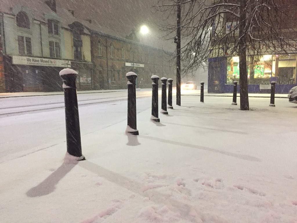 DoneInALifetime's tweet image. Happy winter everyone :) #winter #snow #sheffieldsnow #happy #DoYouWantToBuildASnowman