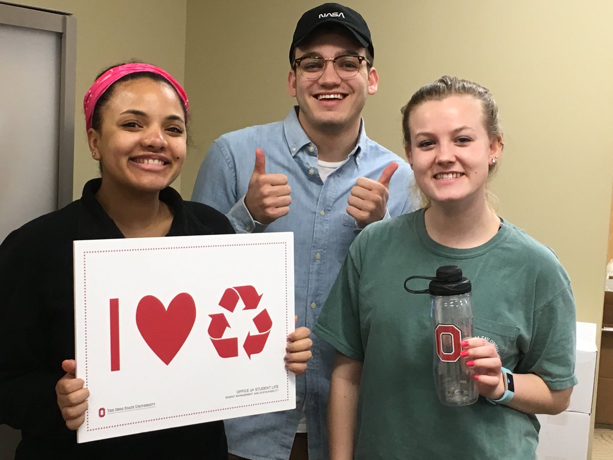 greenbuckeyes's tweet photo. Don't forget to bring your reusable water bottles to class this week! REDUCE, REUSE, and RECYCLE! #MeasureUp2018 @OhioStResLife #Recyclemania https://t.co/sCOyMlda1Q