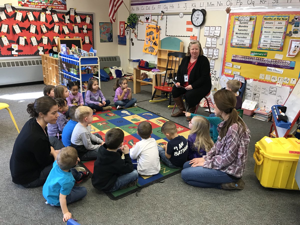 HowellTwpLOP's tweet photo. Thank you Mrs. Malley for reading to us today! #HowellReads #ReadAcrossAmerica https://t.co/TE6gUTGX9E