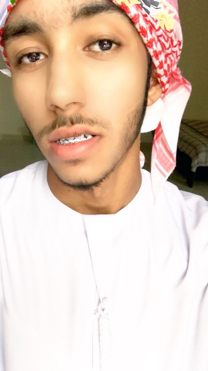 1_y5z's tweet photo. عيونك علمتني كيف احب ،
وضحكتك سرقت قلبي الثقيل💛💤 https://t.co/7rqSYpK0Wb