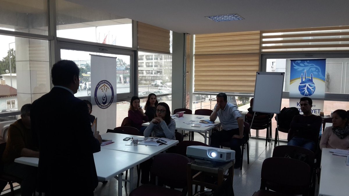 #BirliktenProjeDoğar Projesi kapsamında düzenlediğimiz eğitimlerde 9'ncu grup oturumlarımıza, <a href="/ABBakanligi/">AB</a> Antalya Temsilcisi Selman ÇETİN' in AB  Proje Destek Programları  hakkındaki kısa bilgilendirme sunumuyla devam ettik. Katılımcılarımız Sunuma yoğun ilgi gösterdi.