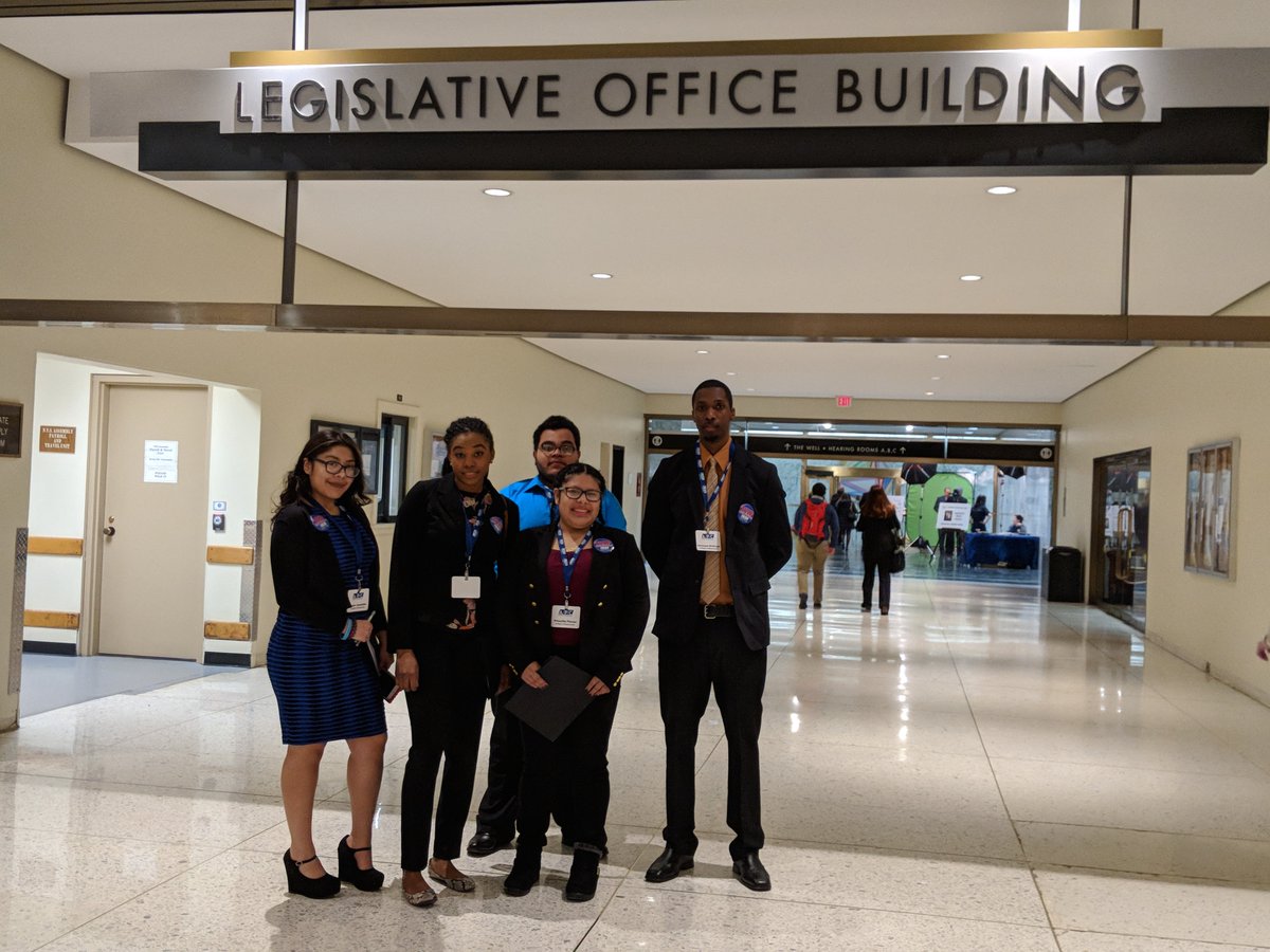 TheCofWOnline's tweet photo. π«CW students are currently in Albany lobbying for Tuition Assistance Program (TAP). Our CW delegates are part of a group representing New Yorkβs Association of Proprietary Colleges (APC). Keep up the great work! #ETAin2018 #Albany #TAP @APCColleges https://t.co/dbndYzUzmb