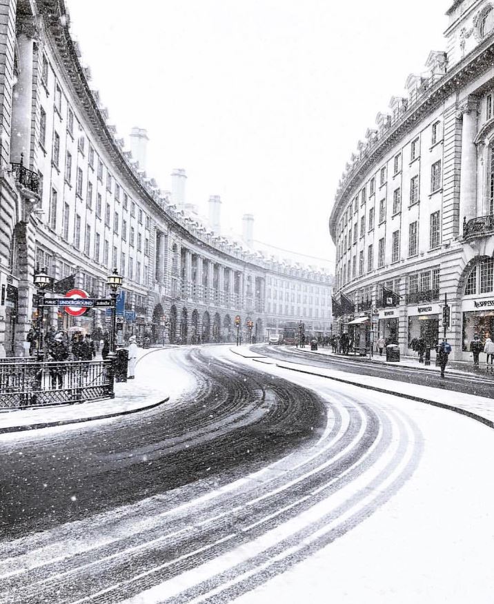 visitlondon's tweet photo. Living in a London snowglobe ☃️

*Shake and snowflakes will appear* ❄️❄️❄️

[📸 by https://t.co/EAitqCeGTP] https://t.co/5hmyXcqXtr